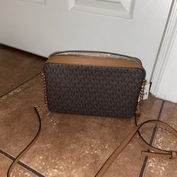 New Michael Kors Authentic Crossbody