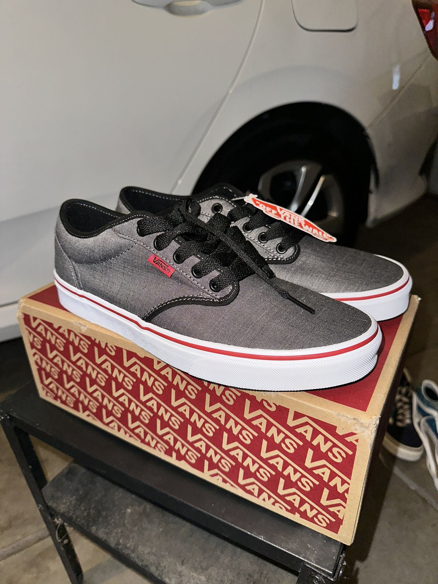 Mens Size 9.5/ Brand New Vans