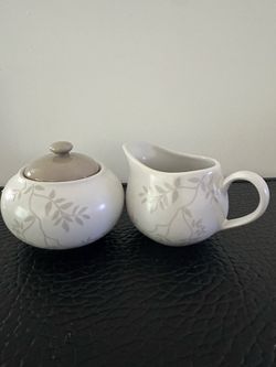 Elite Leaf-Pattern Creamer and Sugar Set Pre-Owned