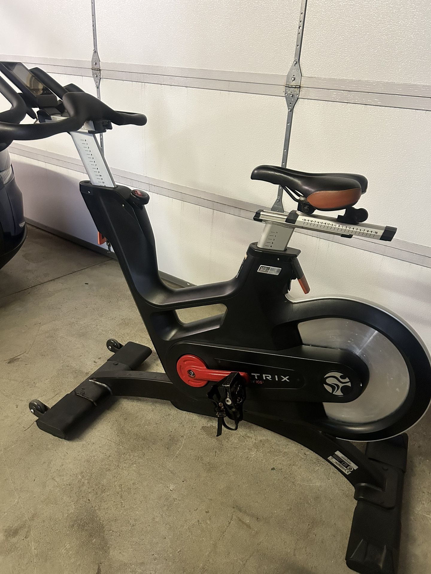 Matrix IC7 Gym Quality Spin Bike 