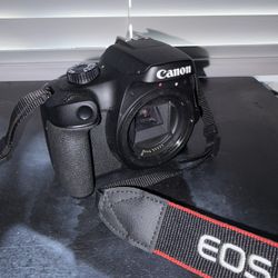 📷 Canon EOS Rebel T7 DSLR + 18-55mm Lens Kit – Great Condition!