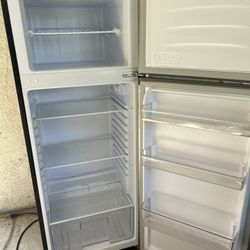 Frigidaire Gallery 7.5 cu. ft. Top Mount Stainless Steel Refrigerator Barely used ideal for apartments