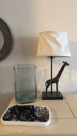 Pier 1 Giraffe Table Lamp – Sculptural Bronze-Style Décor — $35