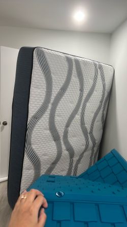 Barely Used Queen Size Mattress City Furniture