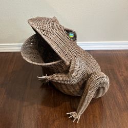 Vtg 1970s Large Frog Toad Wicker Rattan Basket Marble Eyes 16.5" Garden Plant