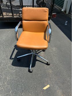 Leather office rolling chair