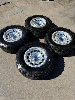New Fuel Fortress 17” Wheels and 33” BFG KO2 Tires 6x135 Ford F150 Raptor Expedition 17x8.5 0ET