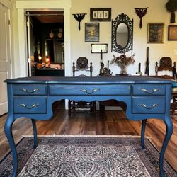 Desk/vanity And Mirror