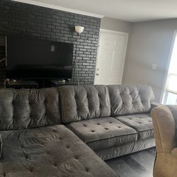 L  Big Sectional (Chaise Seat On The Left)