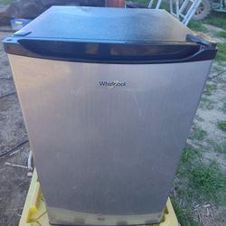 Whirlpool Mini Refrigerator 