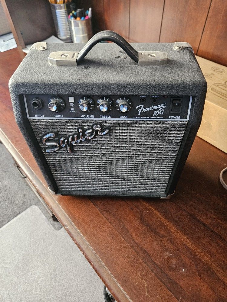 Squier FRONTMAN 10G amplifier.
