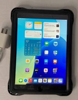 iPad 7th Gen space gray 10.2" 32 GB - iPad OS 18.7 + Case