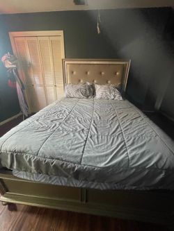 Queen/full bed frame