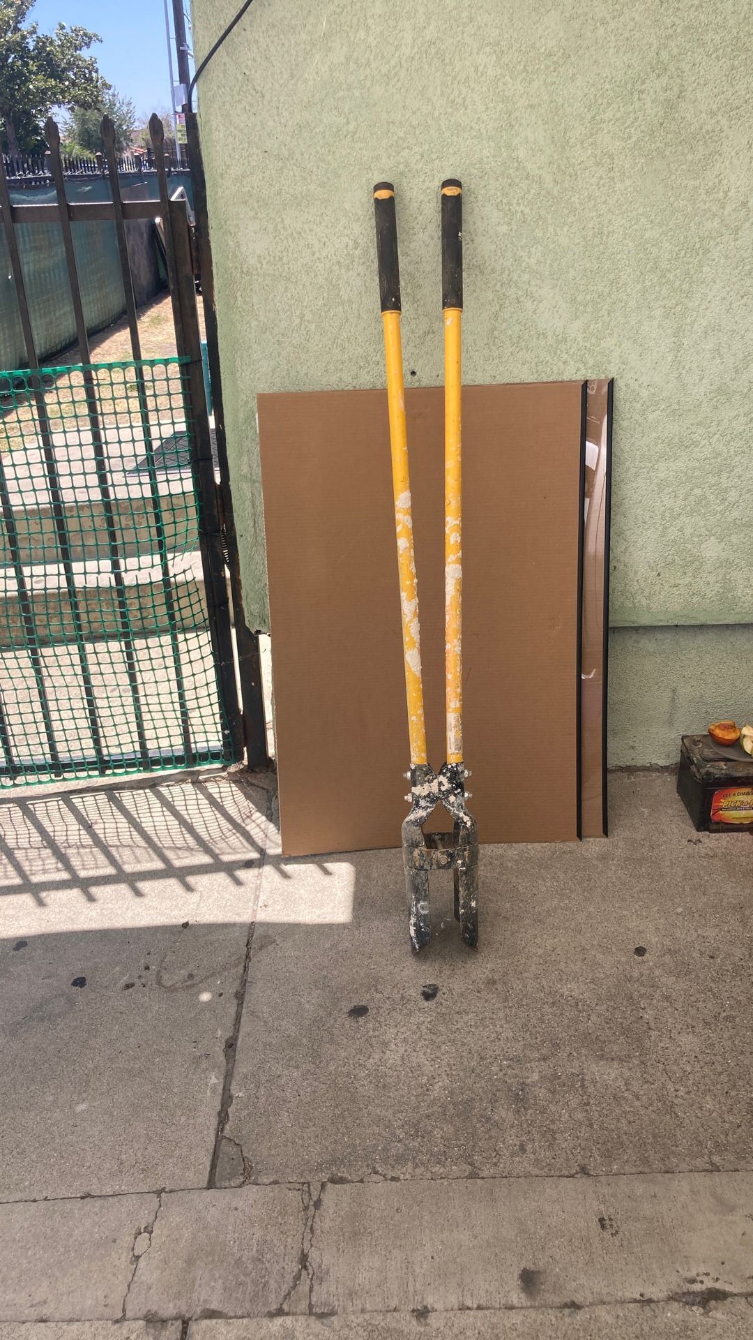 Dewalt Digging Holes