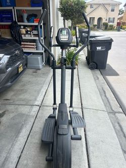 Gold’s Gym Elliptical Training Machine