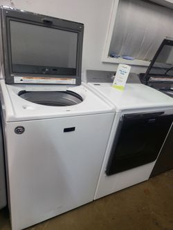 SET MAYTAG WASHER AND DRYER ELECTRIC LIKE