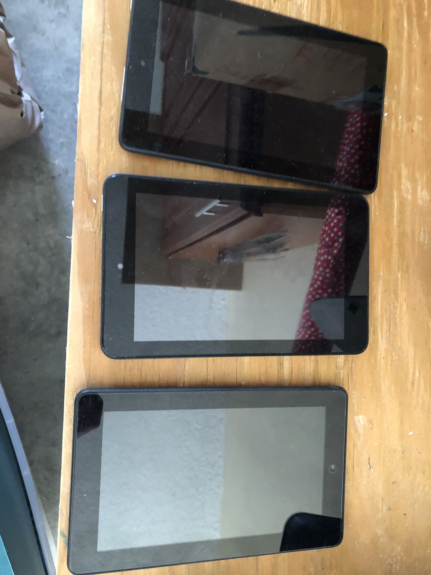 Laptop and three kindles