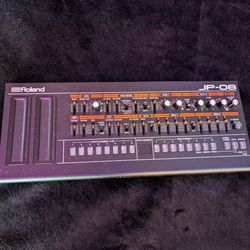 Roland JP-08