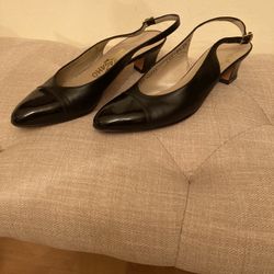Ferragamo Shoe, Size 7.5