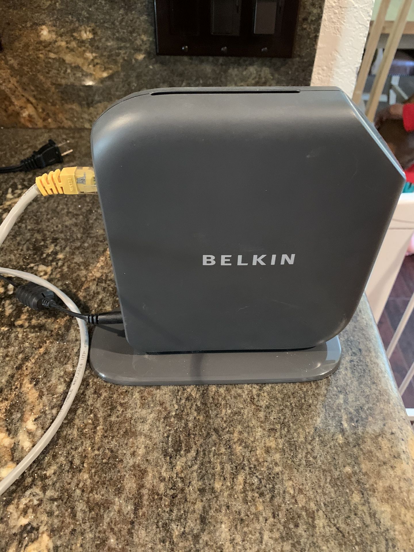 Belkin Play N600 HD wireless router w/Ethernet cable