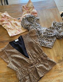 Womens Tops ($1 takes all)