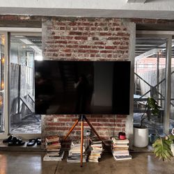 SAMSUNG 60” SMART TV