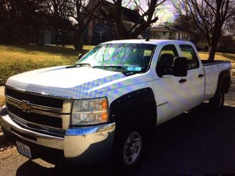 2009 Chevrolet Silverado 4 x 4 HD 2500. Excellent loaded trim package