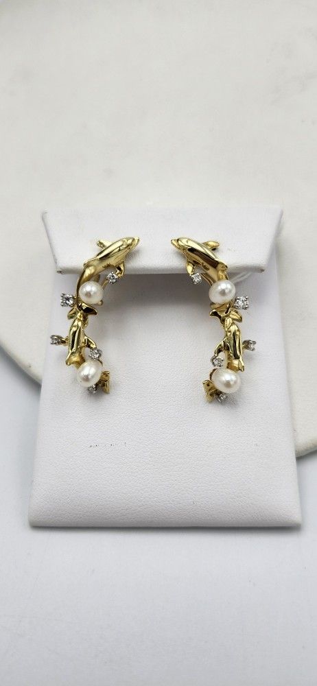 18kt Yellow Gold Dolphin Earings With .30cttw Diamond And Pearls