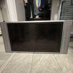32 Inch TV With Mount
