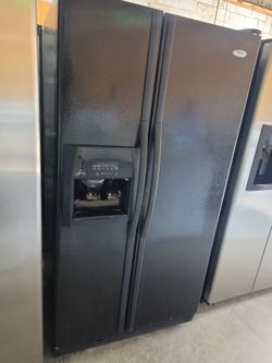 Whirlpool refrigerator side by side 📍 everything works good 📌✅️