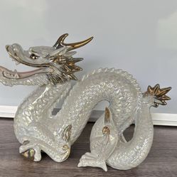 Beautiful Glass Fighting Dragon 