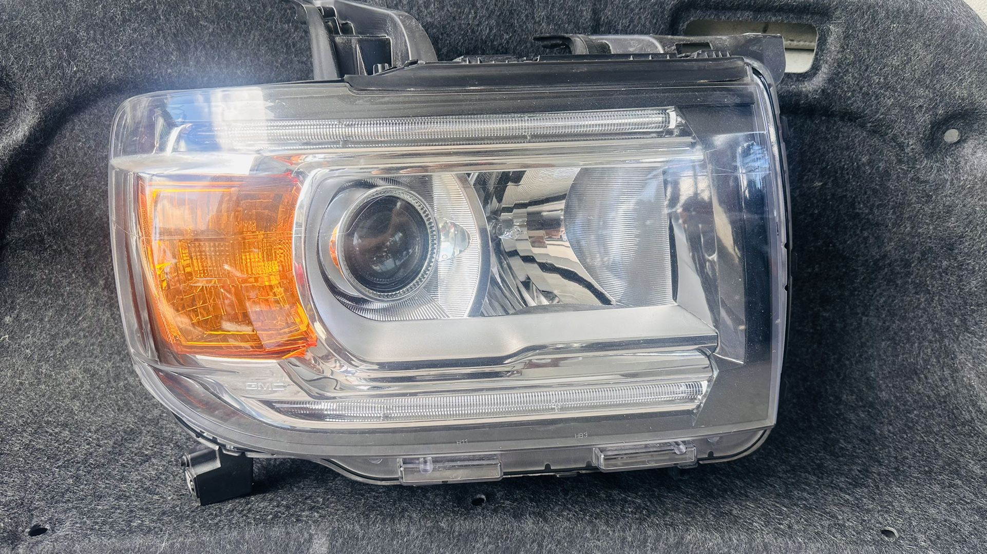 2018 OEM GMC Canyon Right Side Halogen Headlight 