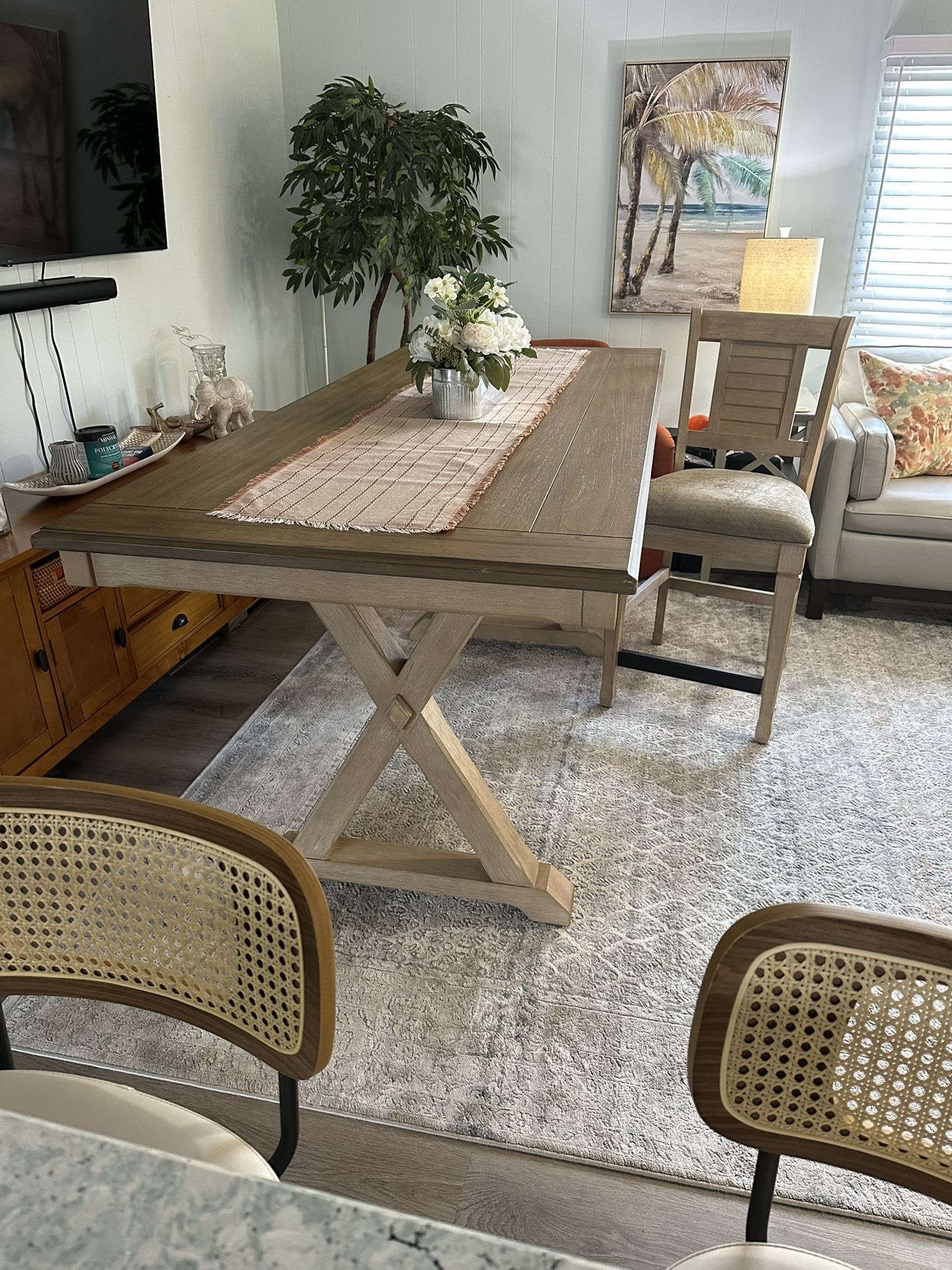 Dining Table w/ 5 Chairs.