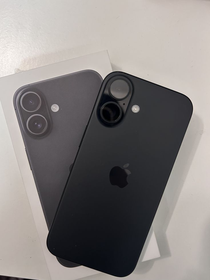 Black iphone 16