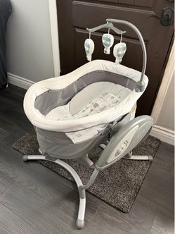 The Graco DuoGlider Gliding Bassinet Swing