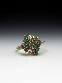 Emerald & Diamond Cluster 14k Gold Ring (2.1 dwt) 