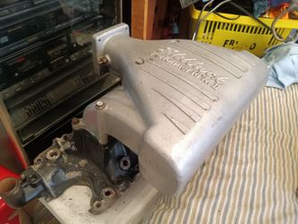 Ford Mustang Edelbrock Performer Rpm 2 upper intake