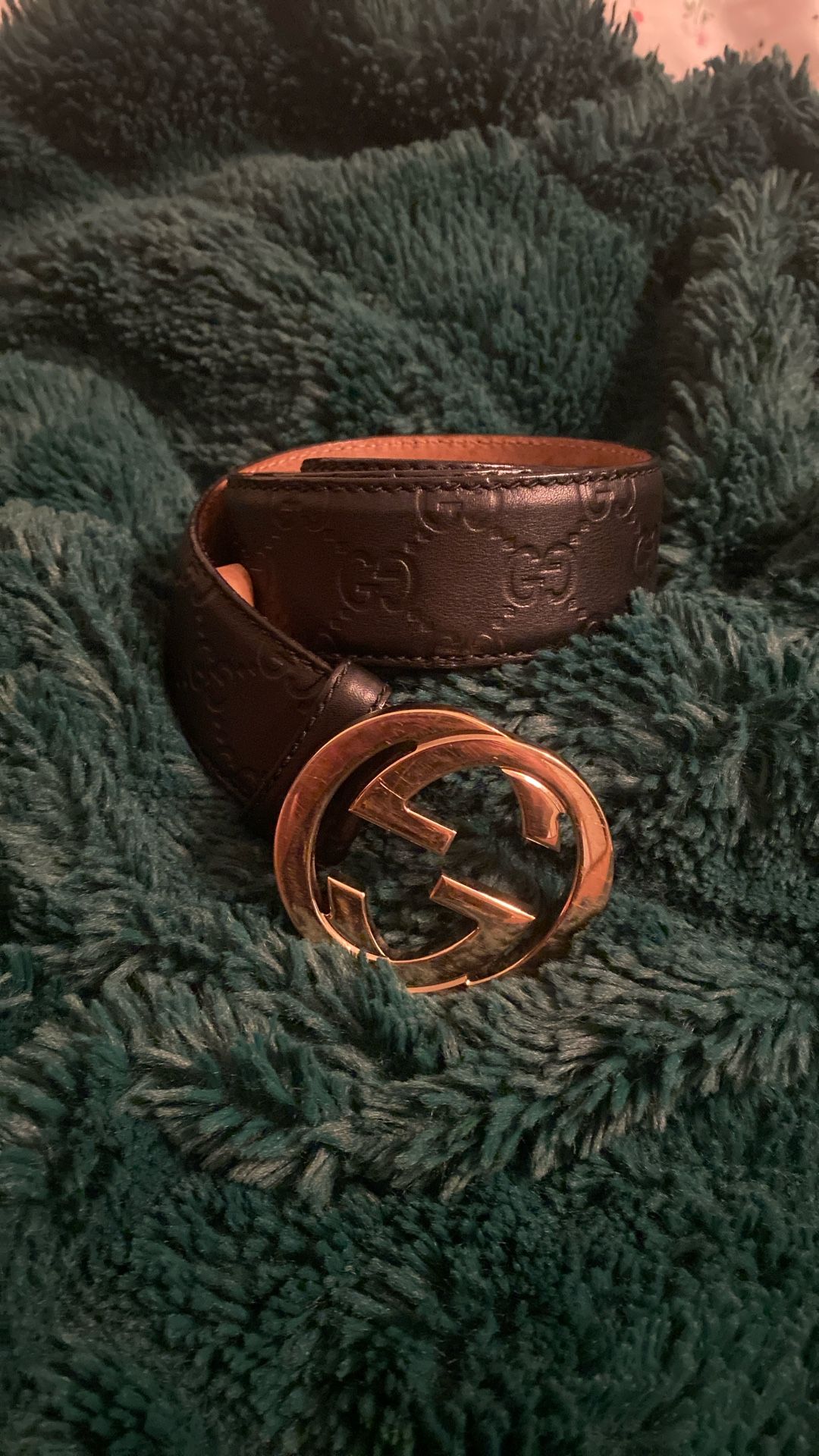 Black Gucci belt
