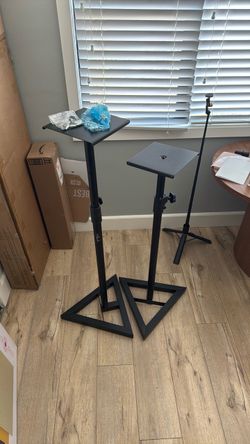 Adjustable speaker stands