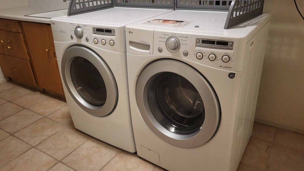LG Washer And Dryer Works Well