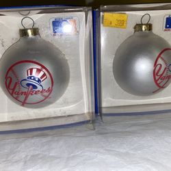 VTG NY YANKEES Glass Ball Christmas Ornament TOPPERSCOT  