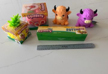 NWT squeeezys