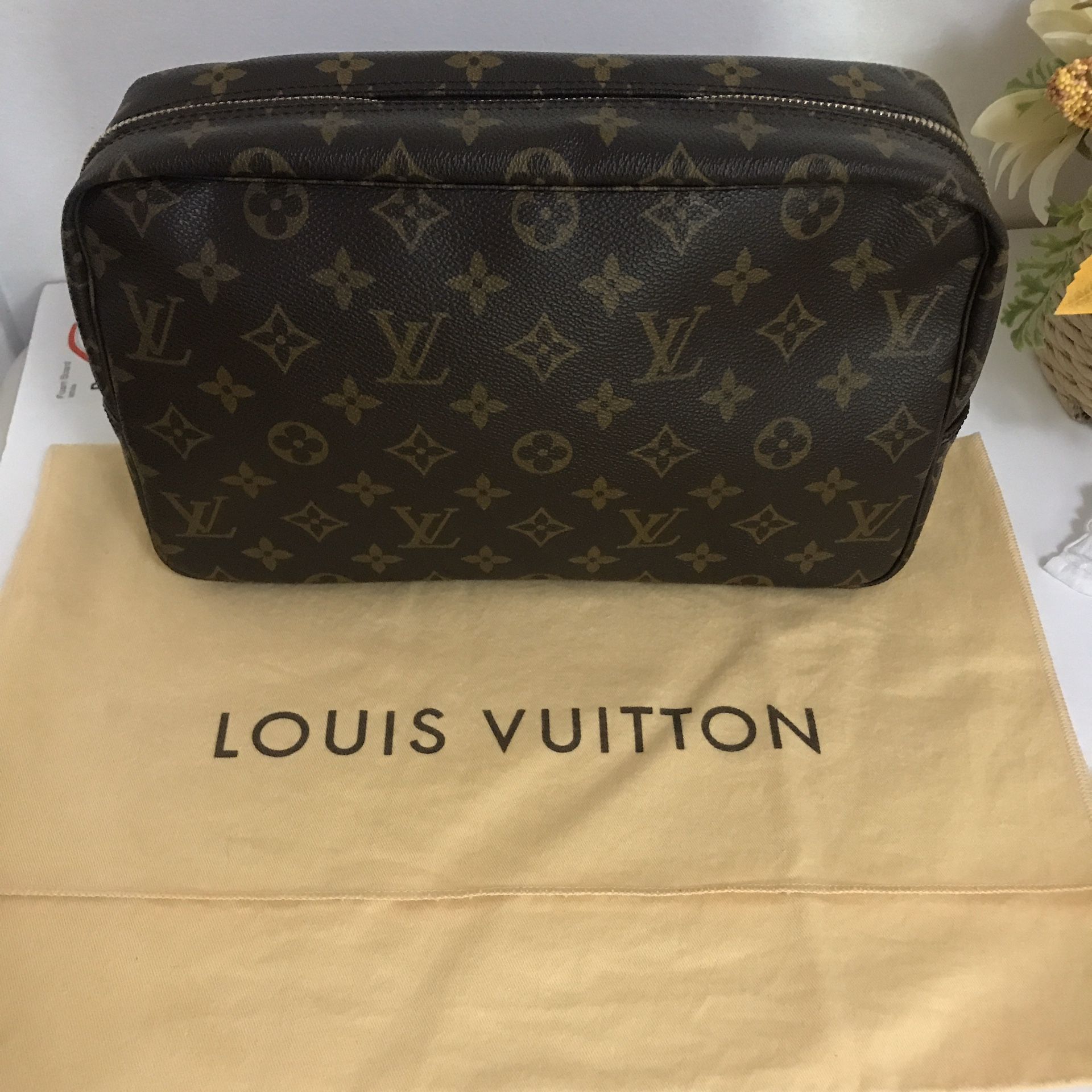 Louis Vuitton trousse 28