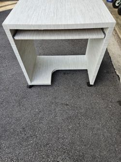 Rolling desk with keyboard pull out