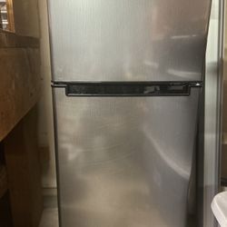 Magic Chef mini fridge