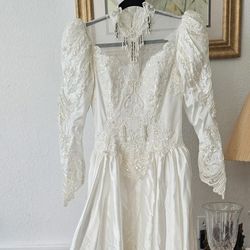 Vintage Wedding Dress and Vail  Size 8