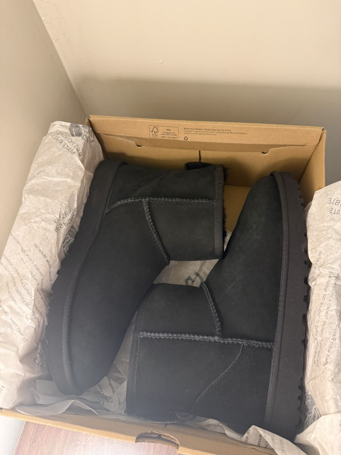 BRAND NEW Black UGGs Size 10