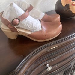 DANSKO DRESS CLOGS SZ 7.5-8