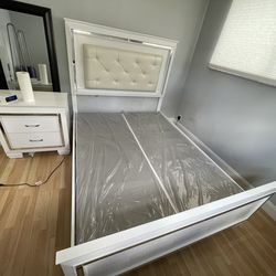 Queen size bed w/t drawer, mirror and the white fan