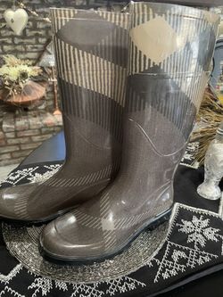 Beautiful Gray Italian Rain Boots!